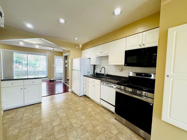 4035 N Keystone Avenue, Chicago, IL 60641