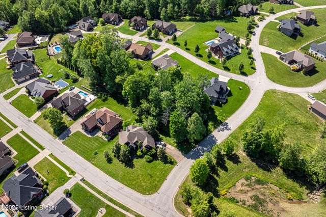 9814 Sunnys Halo Ct, Louisville, KY 40214