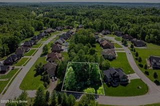 9814 Sunnys Halo Ct, Louisville, KY 40214