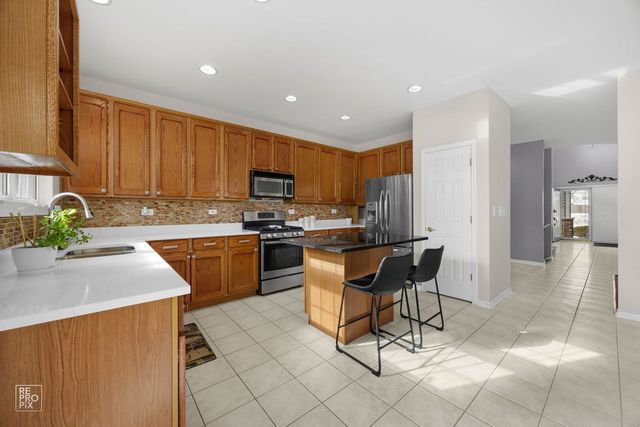 1107 Essex Drive, Oakbrook Terrace, IL 60181