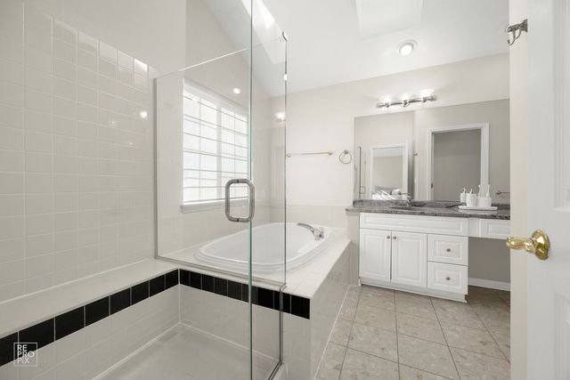 1107 Essex Drive, Oakbrook Terrace, IL 60181