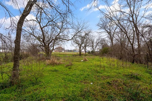 1717 N Main Street, Cleburne, TX 76033