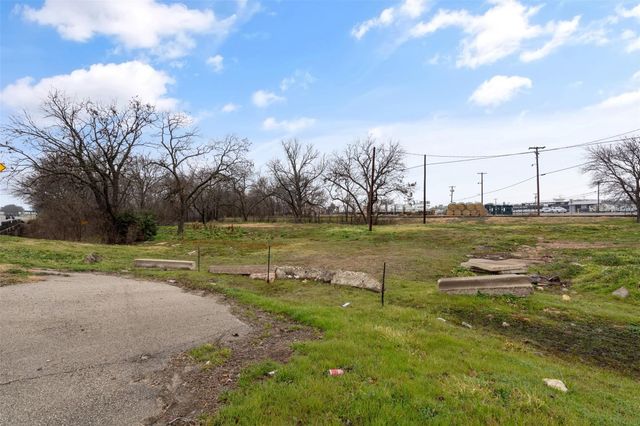 1717 N Main Street, Cleburne, TX 76033
