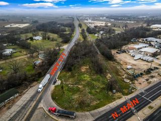 1717 N Main Street, Cleburne, TX 76033
