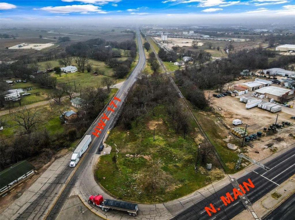 1717 N Main Street, Cleburne, TX 76033