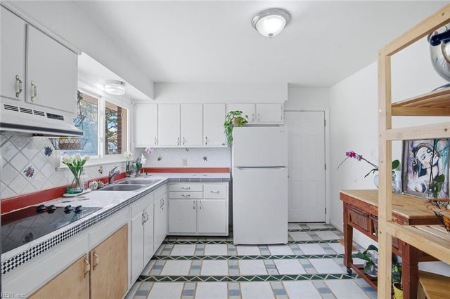 32 Astor DR, Newport News, VA 23608