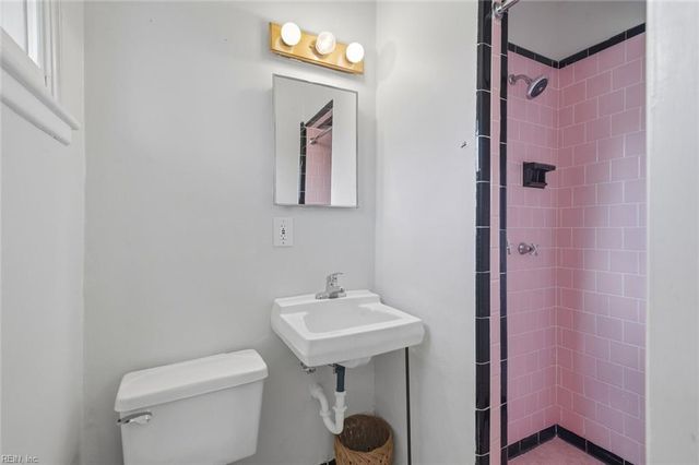 32 Astor DR, Newport News, VA 23608