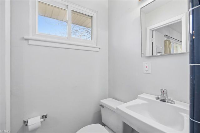 32 Astor DR, Newport News, VA 23608