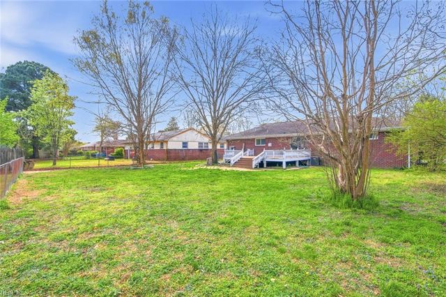 32 Astor DR, Newport News, VA 23608