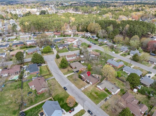 32 Astor DR, Newport News, VA 23608