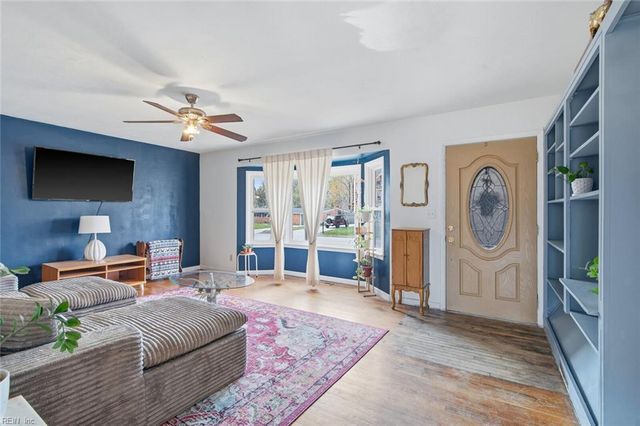 32 Astor DR, Newport News, VA 23608