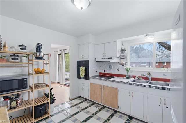 32 Astor DR, Newport News, VA 23608