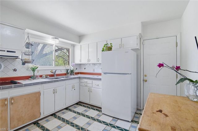 32 Astor DR, Newport News, VA 23608