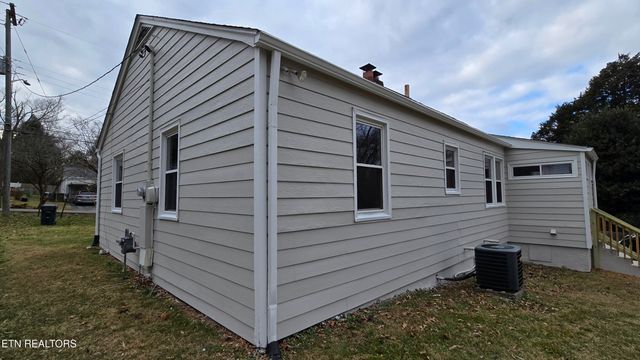 6108 Easton Rd, Knoxville, TN 37920