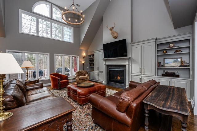 3040 Dunes Valley Path, Stevensville, MI 49127