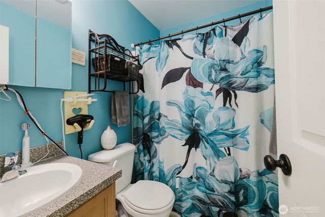 387 Max William Loop, Poulsbo, WA 98370