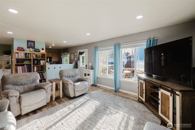 387 Max William Loop, Poulsbo, WA 98370