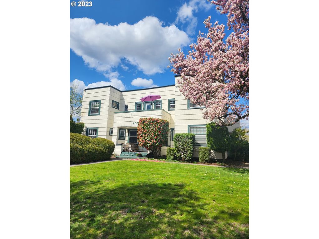709 N ROSA PARKS Way, Portland, OR 97217