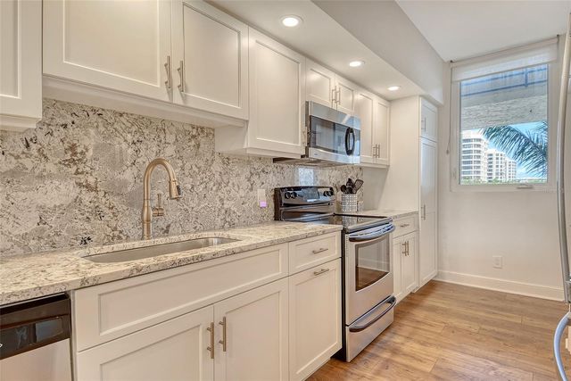 1115 GULF OF MEXICO DRIVE 304, Longboat Key, FL 34228