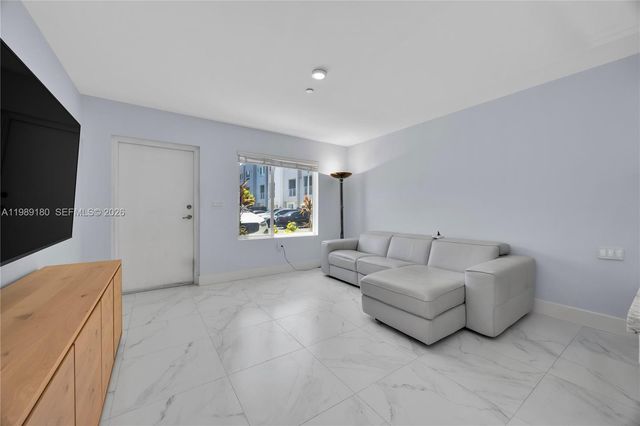 2555 NE 193rd St 2122, Miami, FL 33180