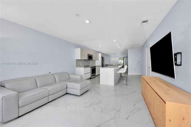 2555 NE 193rd St 2122, Miami, FL 33180