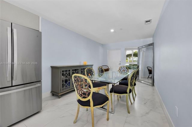 2555 NE 193rd St 2122, Miami, FL 33180