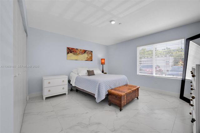 2555 NE 193rd St 2122, Miami, FL 33180