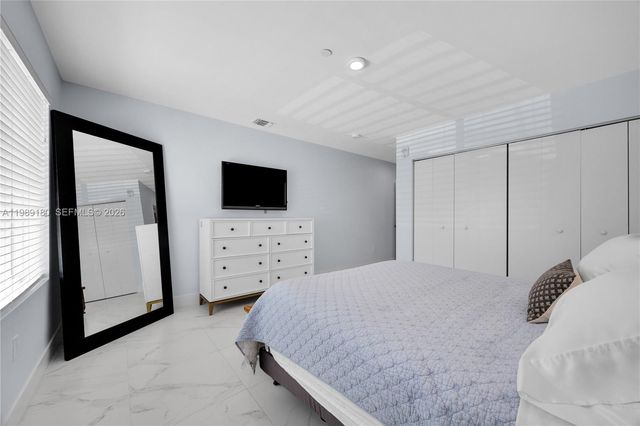 2555 NE 193rd St 2122, Miami, FL 33180