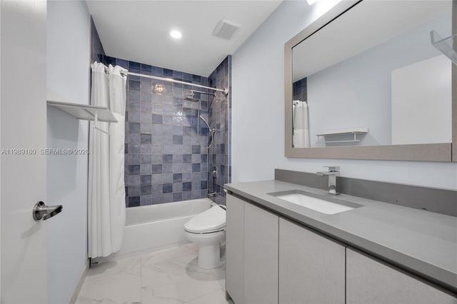 2555 NE 193rd St 2122, Miami, FL 33180