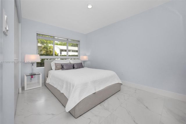 2555 NE 193rd St 2122, Miami, FL 33180