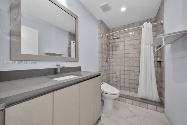 2555 NE 193rd St 2122, Miami, FL 33180