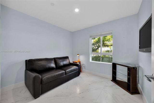 2555 NE 193rd St 2122, Miami, FL 33180