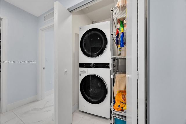 2555 NE 193rd St 2122, Miami, FL 33180