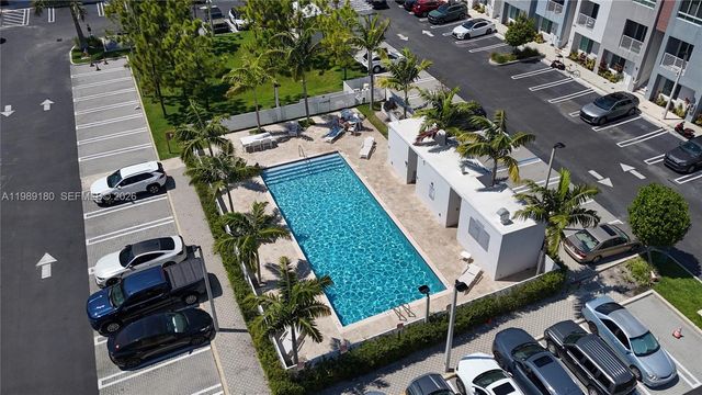 2555 NE 193rd St 2122, Miami, FL 33180