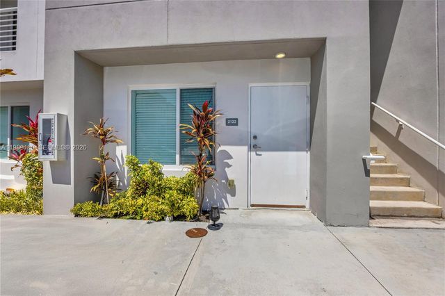 2555 NE 193rd St 2122, Miami, FL 33180