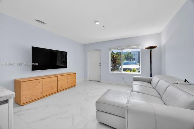 2555 NE 193rd St 2122, Miami, FL 33180