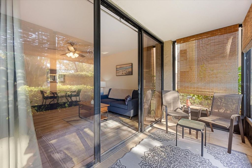 Image 11 of property listing at 612 BIRD BAY DRIVE S 118, Venice, FL 34285