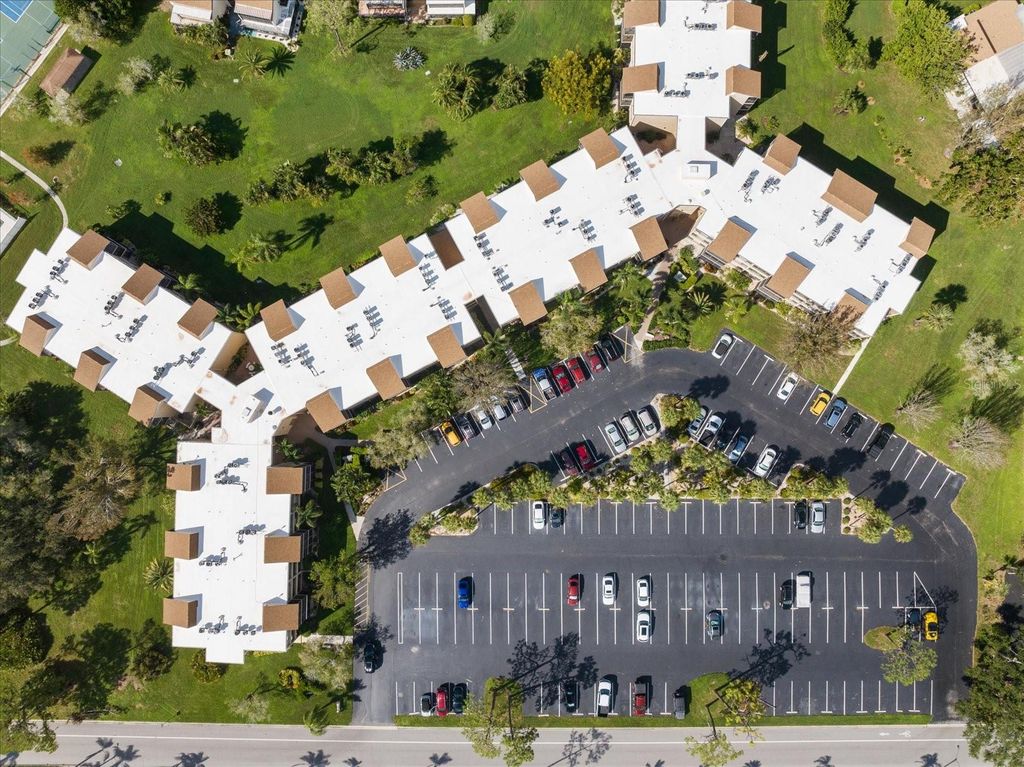 Image 18 of property listing at 612 BIRD BAY DRIVE S 118, Venice, FL 34285