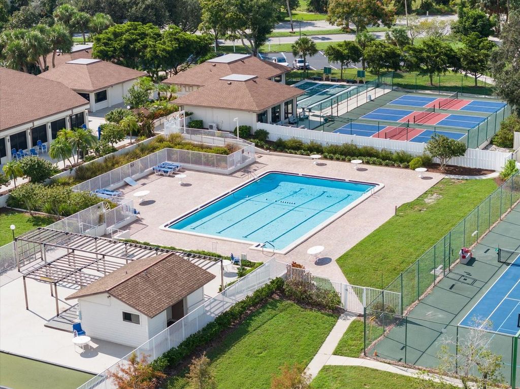 Image 19 of property listing at 612 BIRD BAY DRIVE S 118, Venice, FL 34285