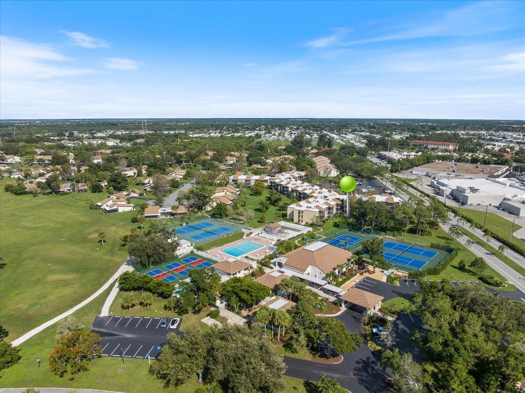 Image 20 of property listing at 612 BIRD BAY DRIVE S 118, Venice, FL 34285