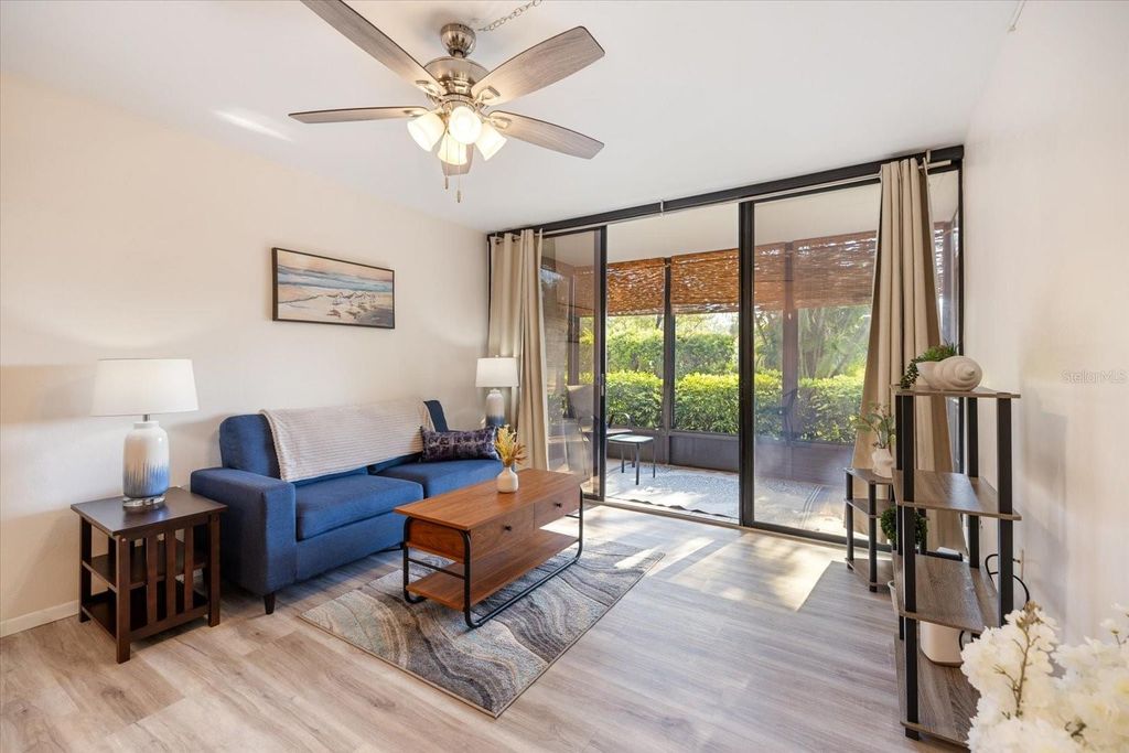 Image 3 of property listing at 612 BIRD BAY DRIVE S 118, Venice, FL 34285