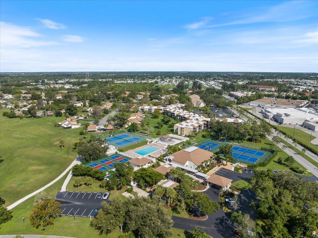 Image 23 of property listing at 612 BIRD BAY DRIVE S 118, Venice, FL 34285