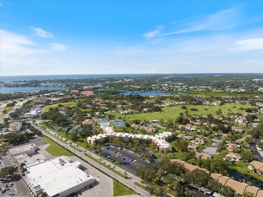 Image 25 of property listing at 612 BIRD BAY DRIVE S 118, Venice, FL 34285