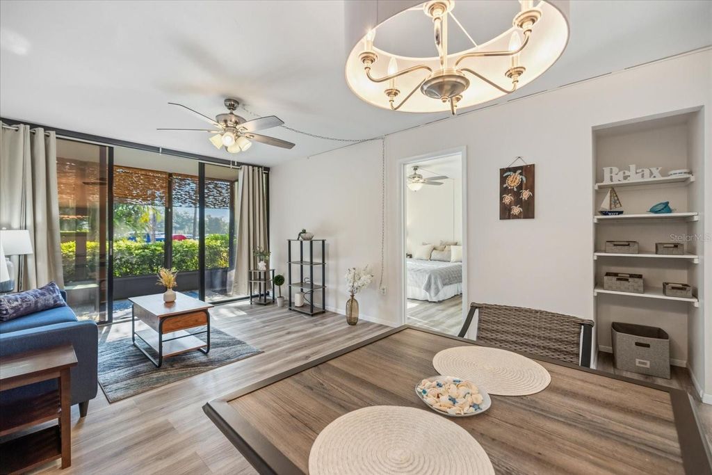 Image 4 of property listing at 612 BIRD BAY DRIVE S 118, Venice, FL 34285