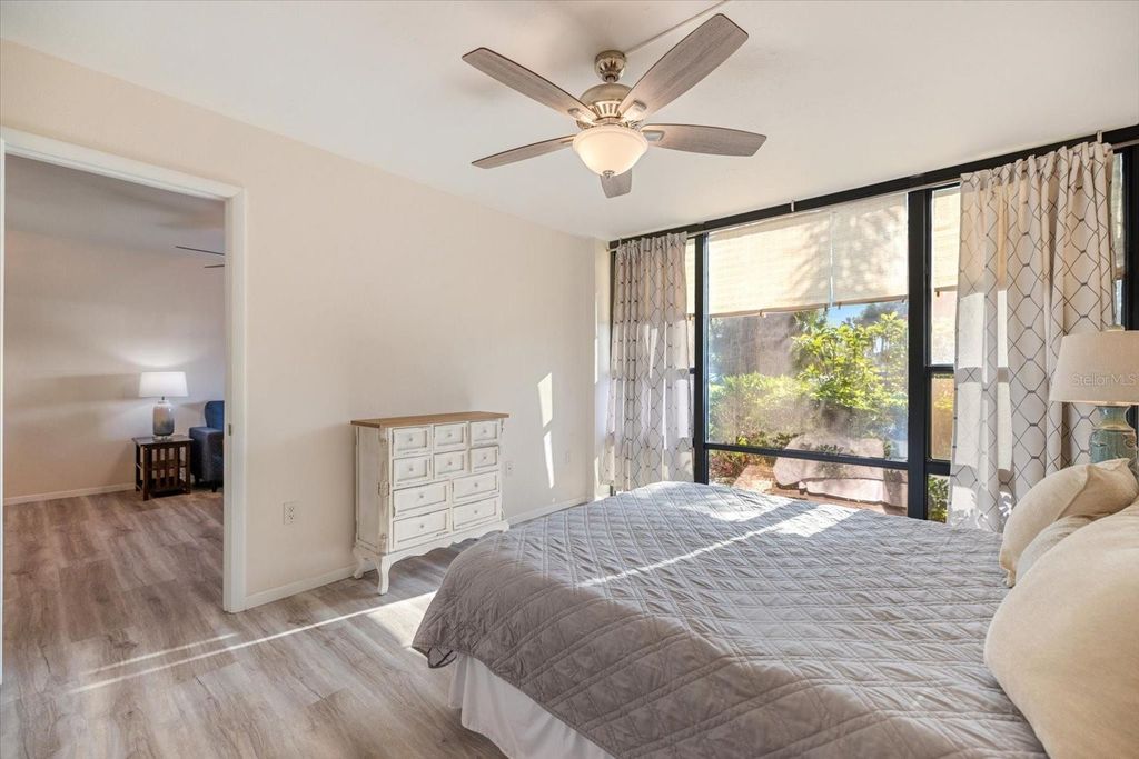 Image 8 of property listing at 612 BIRD BAY DRIVE S 118, Venice, FL 34285