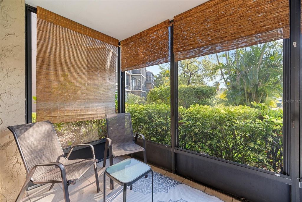 Image 10 of property listing at 612 BIRD BAY DRIVE S 118, Venice, FL 34285