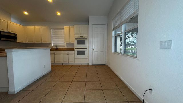 2937 SW Chatham Lane, Port St Lucie, FL 34953