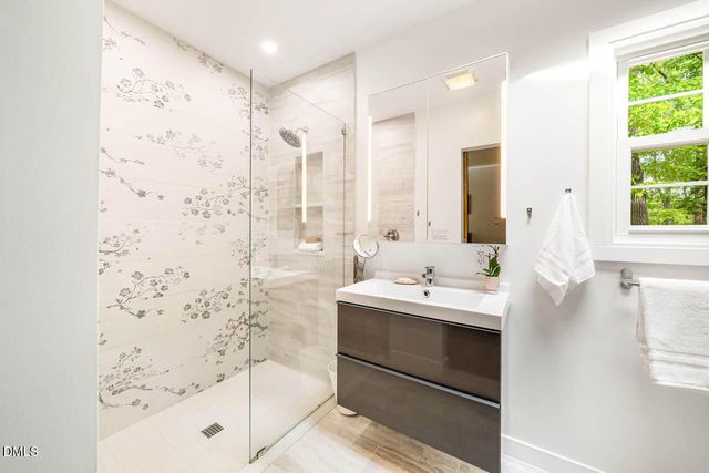 31 Mt Bolus Road, Chapel Hill, NC 27514