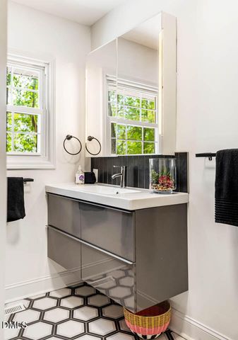 31 Mt Bolus Road, Chapel Hill, NC 27514