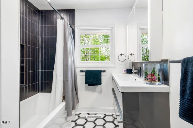 31 Mt Bolus Road, Chapel Hill, NC 27514